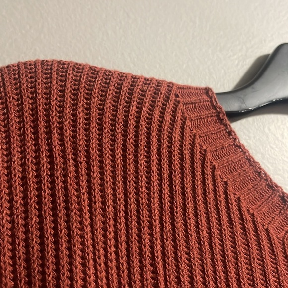 Rust color short sleeve sweater high low slit sides - Picture 7 of 7